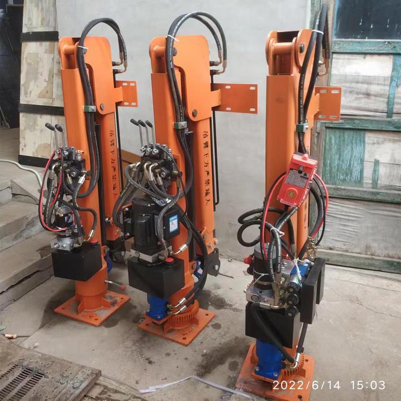 新乡市重汽蓝牌随车吊 3.2吨 国六动力强 液压驱动 农用自卸起重机